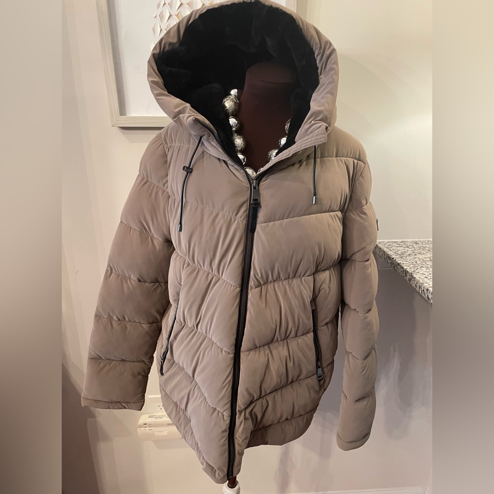 NWT DKNY Women's Beige Puffer Water-Resistant, Faux Down, Hooded Coat Size L